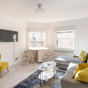 2-bed-city-centre-apartment-1-min-from-bath-abbey.tophotelsbath.com/